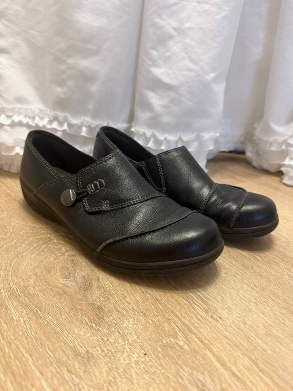 Clarks Womens Black Leather Slip-On Loafers Comfort Cushion Size 8 Wide